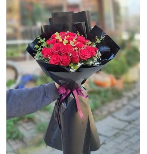 21 Siyah Ambalajlı Kırmızı Gül (Mnt-21-k)